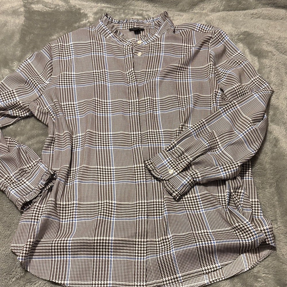 Ann Taylor Women’s plaid blouse